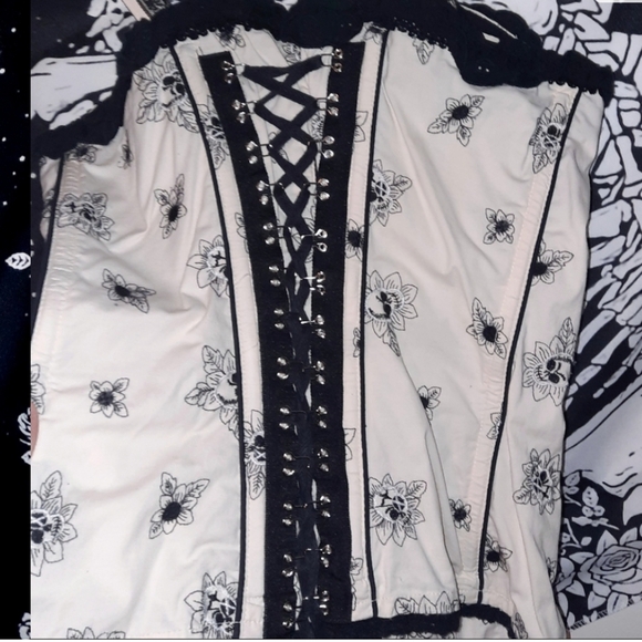 Tripp NYC Vtg ivory cotton Boned corset with black embroidered flower skulls XXL - Picture 12 of 13
